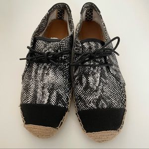 Gap Canvas Lace Front espadrilles Size 8